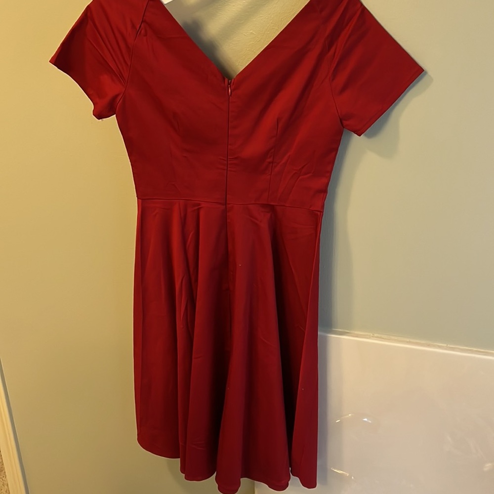 Vintage-Inspired Burgundy Fit & Flare Dress with Belt - Picture 3 of 3